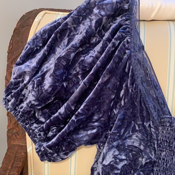 FREE PEOPLE VELVET AND LACE  CROPPED TOP WILD MOON - Picture 11 of 13